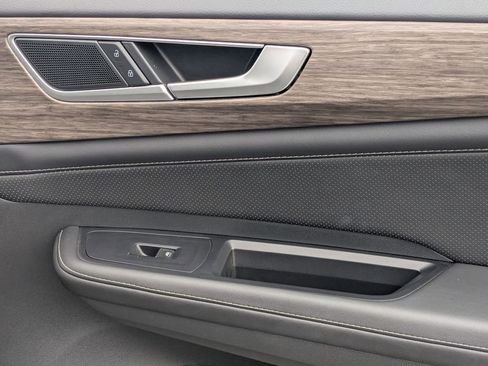 Used 2025 Volkswagen Atlas SEL image 33