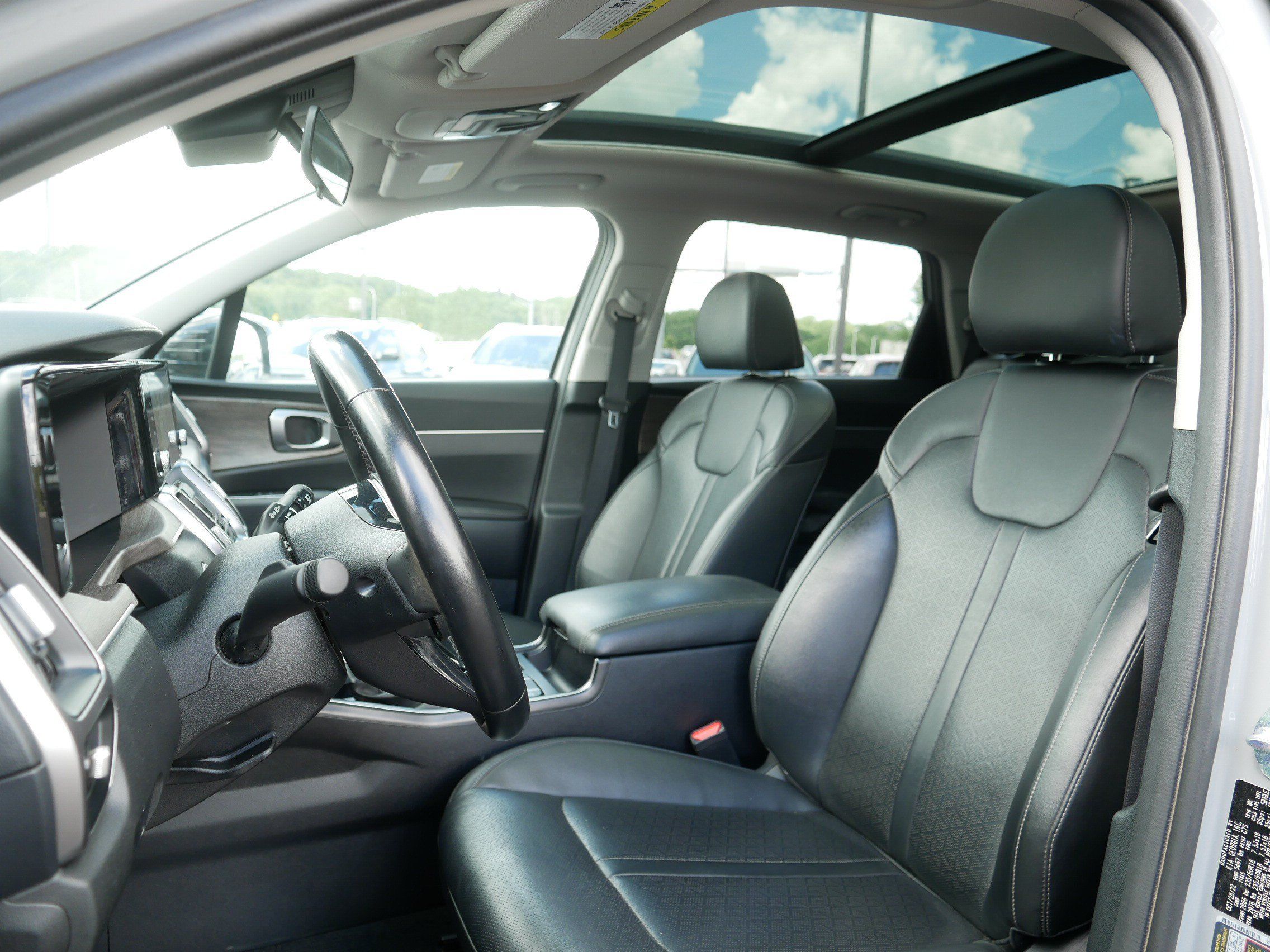Used 2023 Kia Sorento S w/ Panoramic Sunroof Package AWD/4WD image 14