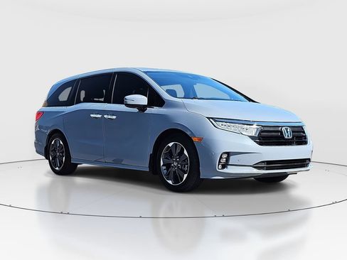 Used 2023 Honda Odyssey Elite image 3