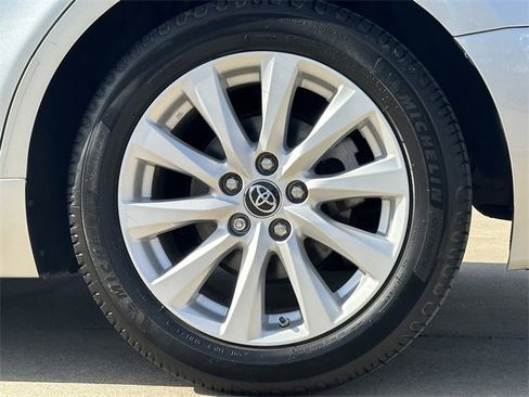 Used 2019 Toyota Camry LE image 8