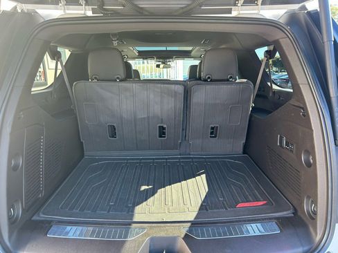 Used 2022 GMC Yukon XL Denali image 32