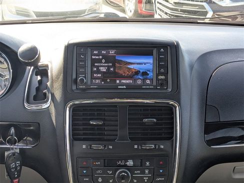 Used 2019 Dodge Grand Caravan SXT w/ Driver Convenience Group image 19