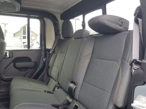 New 2025 Jeep Gladiator Sport image 10