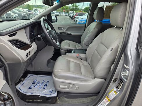 Used 2017 Toyota Sienna XLE AWD/4WD image 15