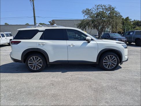 Used 2023 Nissan Pathfinder SL w/ SL Premium Package FWD image 3