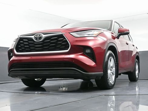 Used 2021 Toyota Highlander LE image 55