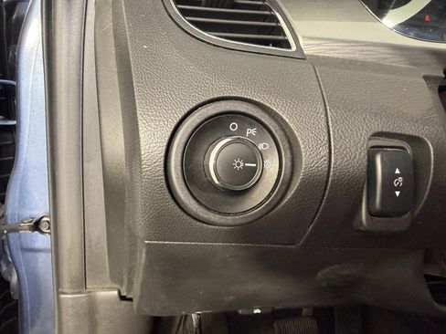 Used 2018 Ford Taurus SEL FWD image 19