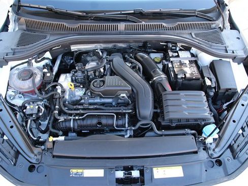 Certified 2025 Volkswagen Jetta SE image 34