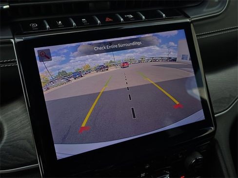 Used 2024 Jeep Grand Cherokee Limited image 27