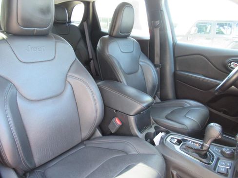 Used 2020 Jeep Cherokee Limited w/ Luxury Group AWD/4WD image 9