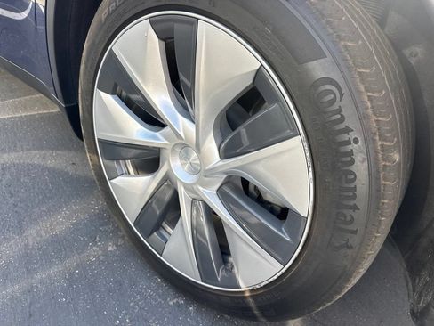 Used 2021 Tesla Model Y Long Range AWD/4WD image 7