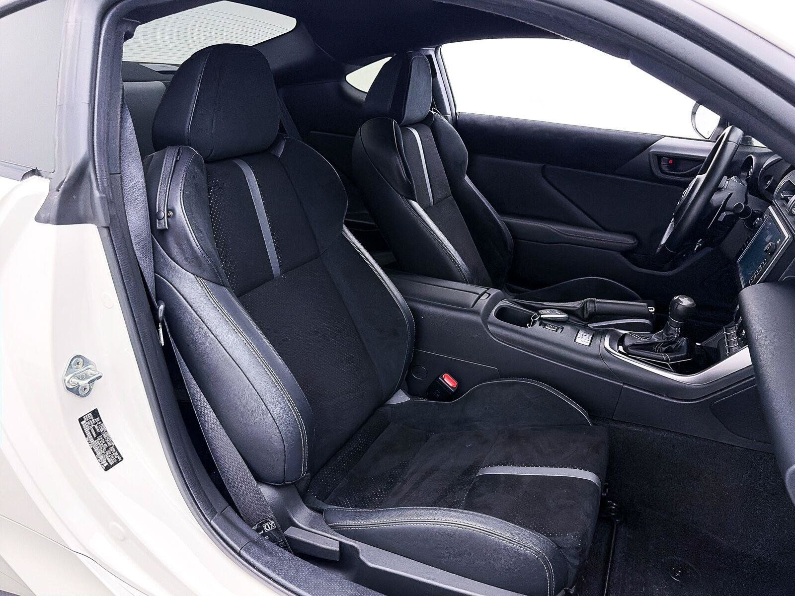 Used 2024 Toyota GR86 Premium RWD image 32