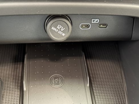 New 2026 Volvo XC40 B5 Core w/ Protection Package image 22