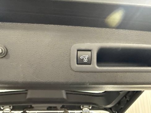 Used 2025 Toyota Sienna XLE FWD image 15