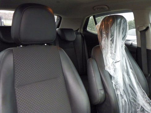 Used 2022 Buick Encore Preferred image 4