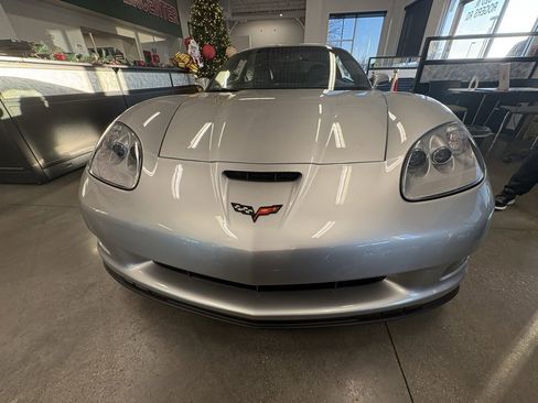 Used 2007 Chevrolet Corvette Z06 w/ Preferred Equipment Group image 2