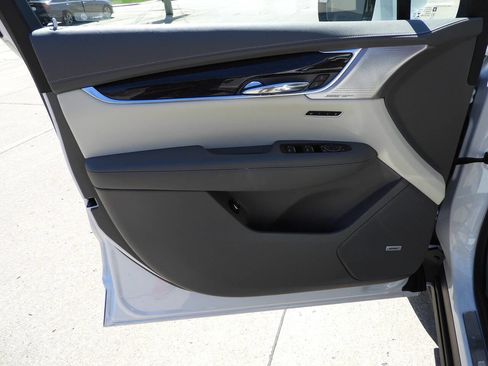 Used 2022 Cadillac XT6 Premium Luxury w/ Technology Package image 18