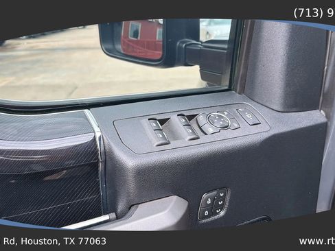 Used 2021 Ford F250 Platinum w/ FX4 Off-Road Package image 23