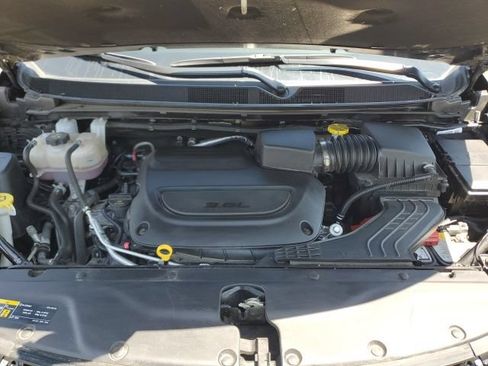 Used 2026 Chrysler Pacifica Limited FWD image 11