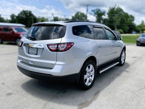 Used 2017 Chevrolet Traverse LT w/ Style and Technology Package FWD image 5