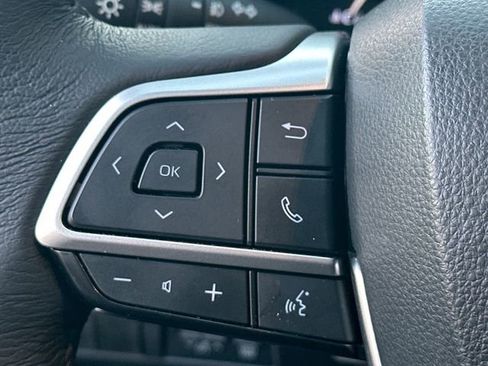 Used 2025 Toyota Sienna XLE image 17