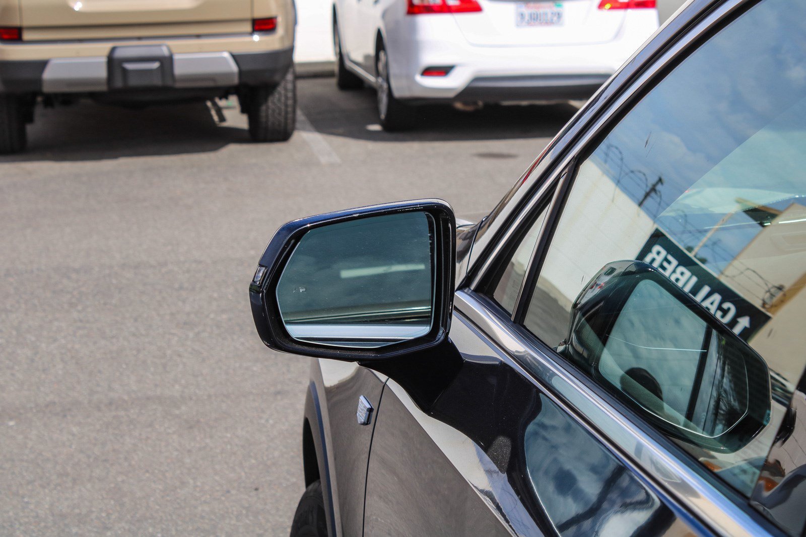 Used 2023 Cadillac XT4 Premium Luxury FWD image 17