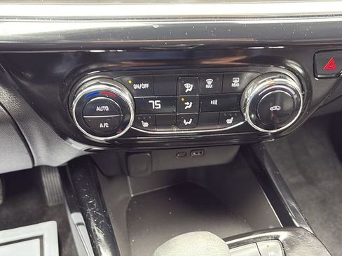 Used 2024 Chevrolet Trax RS w/ Driver Confidence Package FWD image 21