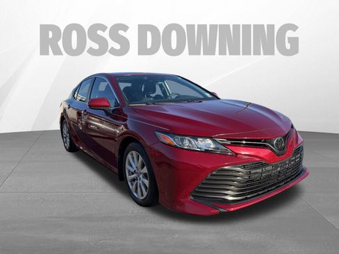 Used 2018 Toyota Camry LE image 3