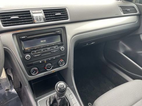 Used 2013 Volkswagen Passat 2.5 S image 22