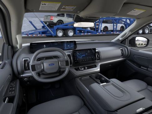 New 2026 Ford Expedition Active image 9