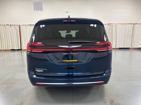 Used 2021 Chrysler Pacifica Touring FWD image 7