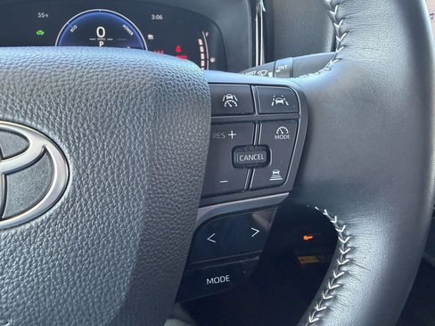 Used 2025 Toyota Camry SE image 16