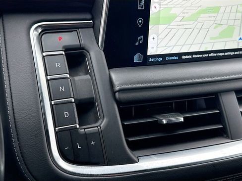 Used 2022 Chevrolet Tahoe Z71 w/ Luxury Package AWD/4WD image 17