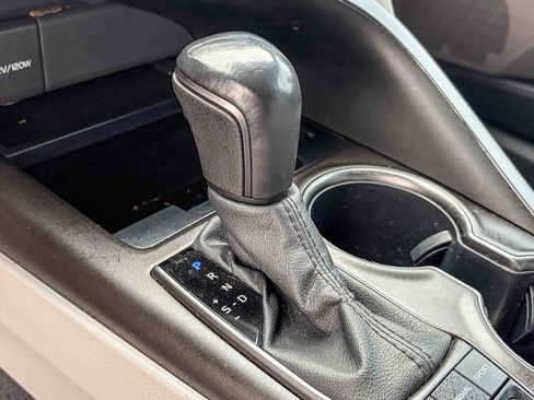 Used 2022 Toyota Camry SE image 18