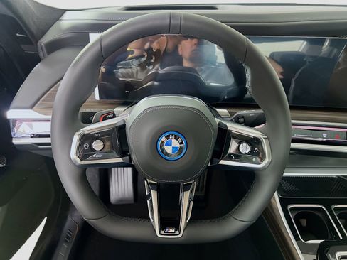 New 2025 BMW i7 xDrive60 image 12