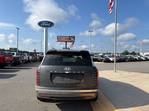Used 2026 Hyundai Palisade SEL FWD image 4