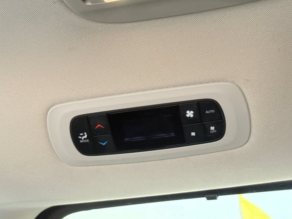 Used 2023 Chrysler Pacifica Touring-L FWD image 34