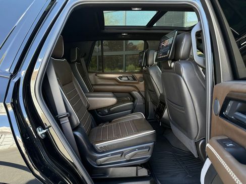 Used 2025 GMC Yukon Denali Ultimate AWD/4WD image 37