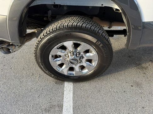 Used 2019 Ford F250 Lariat w/ Chrome Package image 14