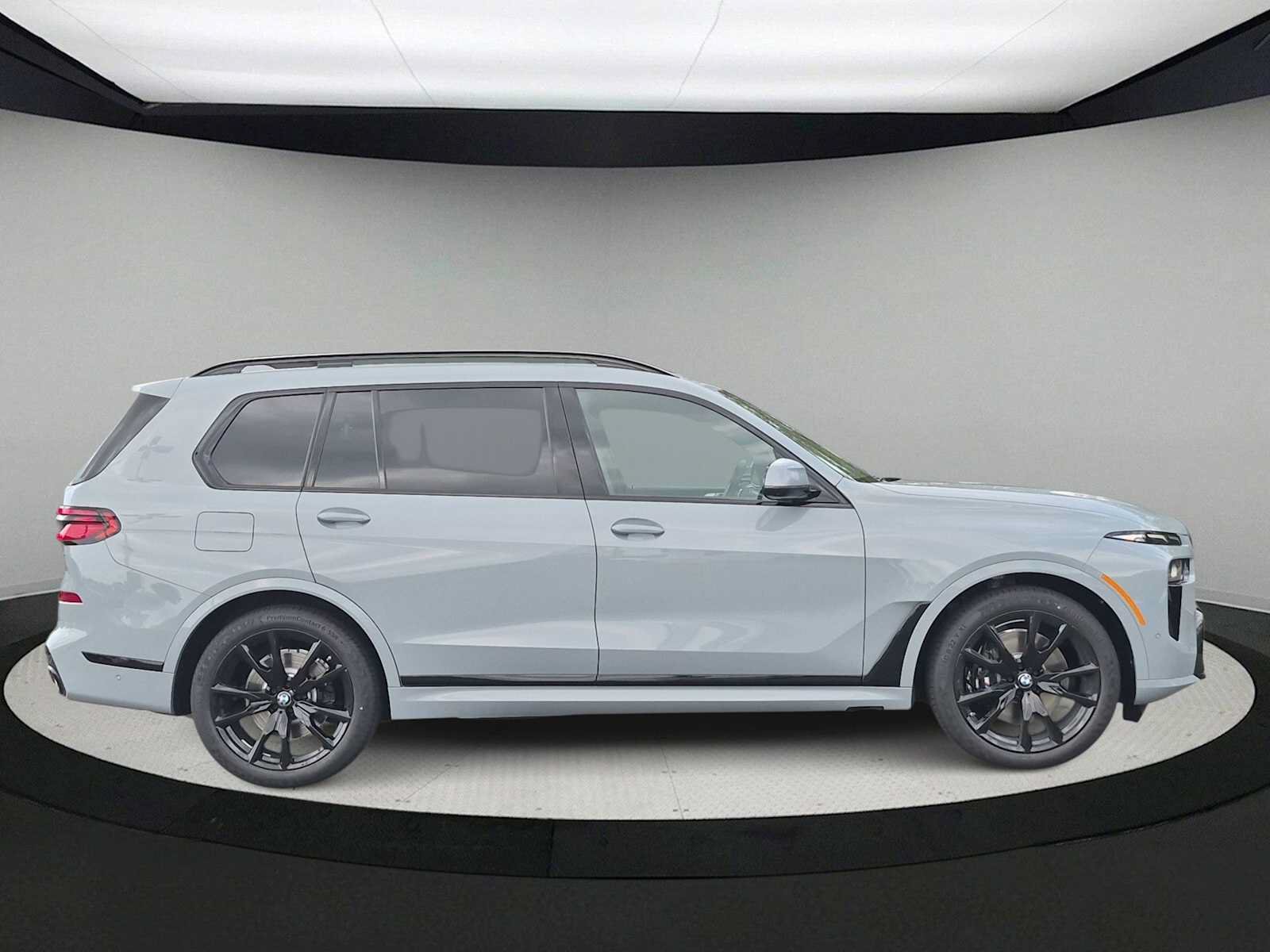 Used 2027 BMW X7 xDrive40i w/ M Sport Package AWD/4WD image 9