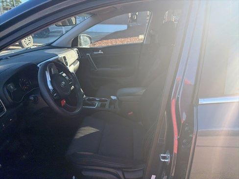 Used 2022 Kia Sportage LX image 11