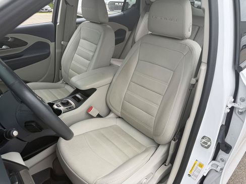 Used 2024 GMC Terrain Denali AWD/4WD image 16