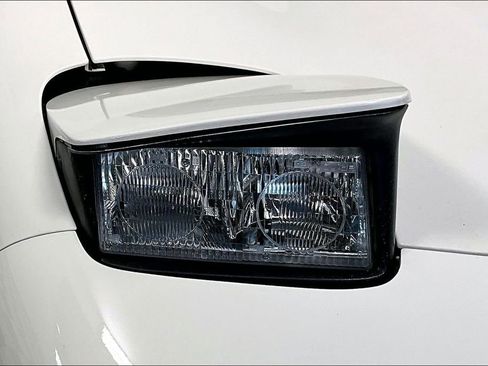 Used 2002 Chevrolet Corvette Coupe w/ Preferred Equipment Group2 image 19