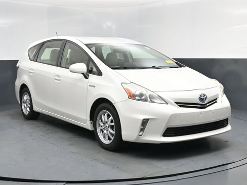 Used 2012 Toyota Prius V Five image 8