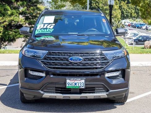 Used 2022 Ford Explorer XLT w/ Equipment Group 202A image 2