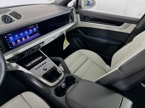 New 2026 Porsche Cayenne image 25