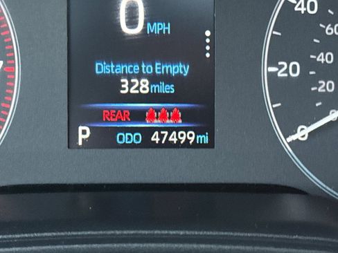 Used 2024 Toyota Corolla Cross SE image 27