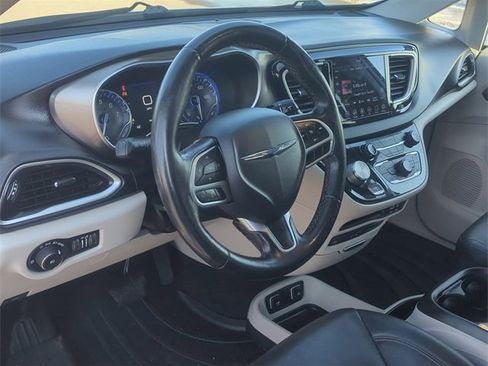 Used 2020 Chrysler Pacifica Touring-L Plus w/ Tire & Wheel Group image 12