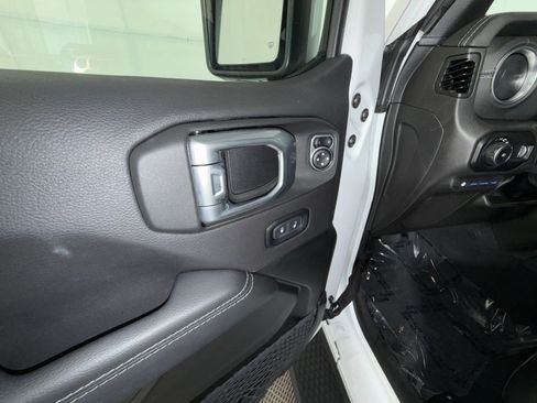 Used 2023 Jeep Wrangler Unlimited Sahara w/ Cold Weather Group AWD/4WD image 15