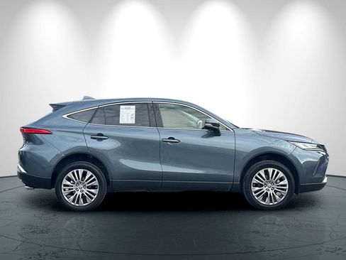 Used 2021 Toyota Venza Limited image 3